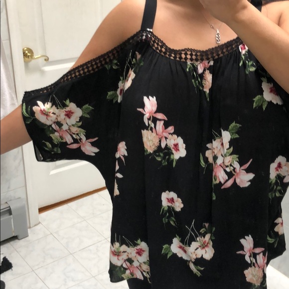 LAST 2! GIRY & FLIRTY OFF SHOULDER FLORAL TOP - Picture 4 of 7